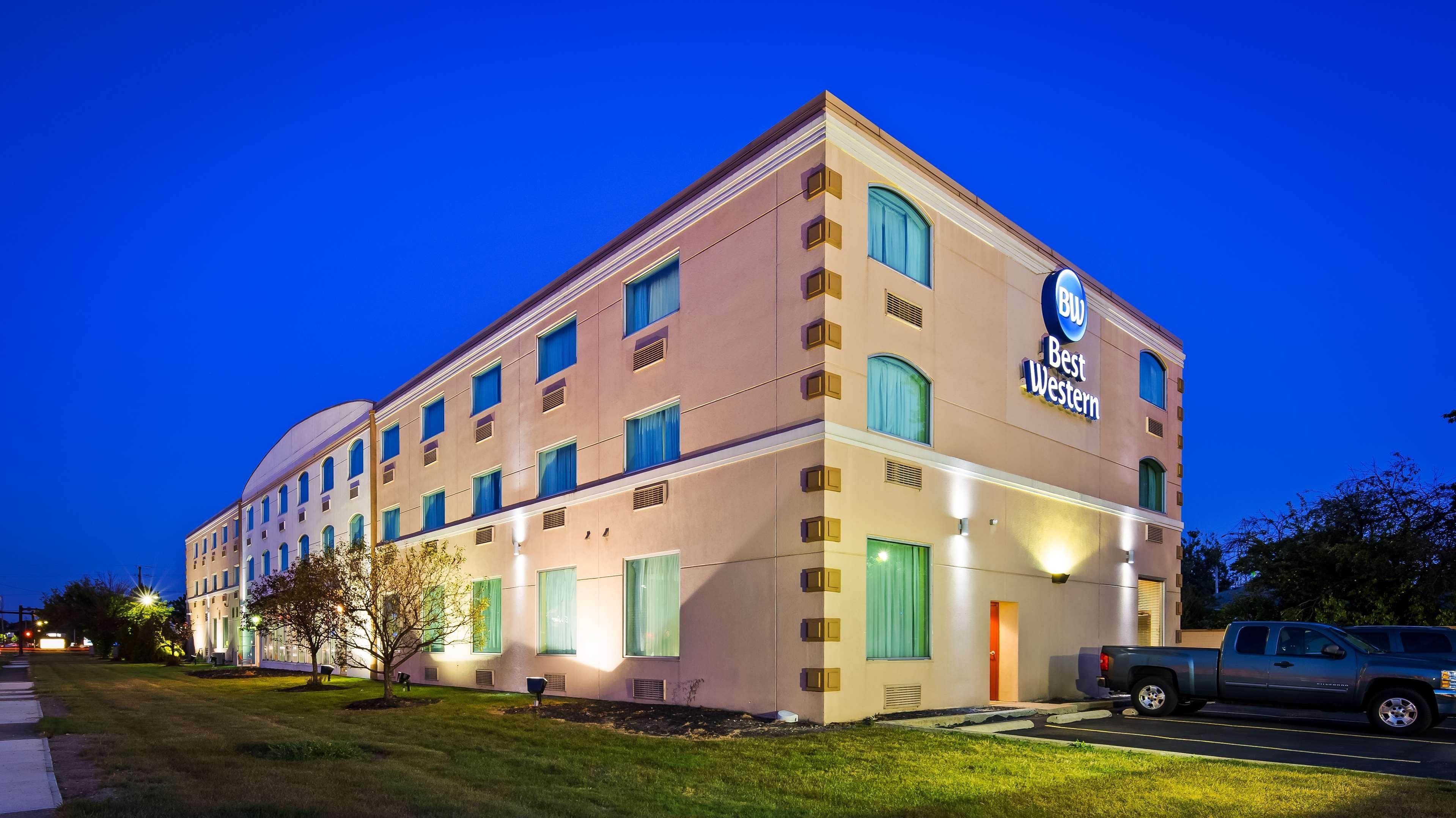Best Western Airport Inn & Suites Cleveland Брук-Парк Экстерьер фото